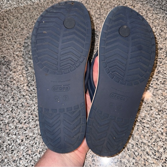 CROCS Blue Sandals with Y-Shaped Strap and Minimalist Design - Picture 5 of 5